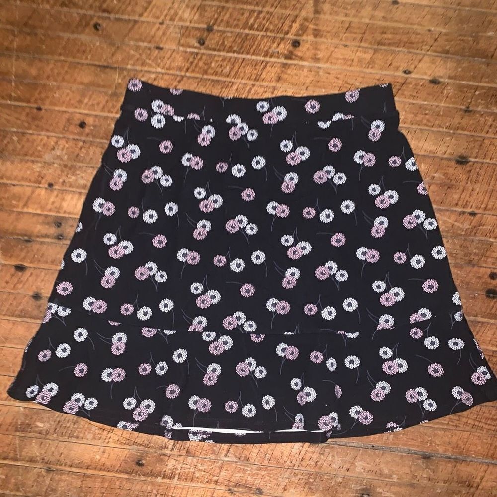 Loft daisy print ruffled knit M normcore knee length skirt